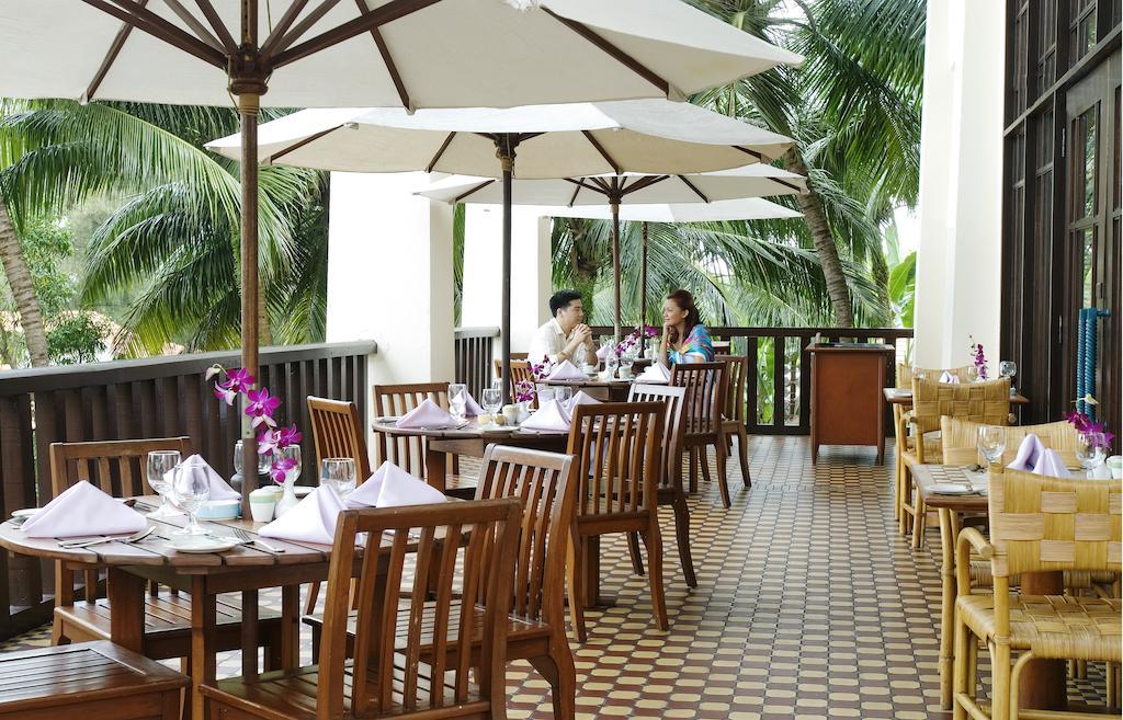 Avillion Port Dickson Hotel Exterior foto The restaurant at the hotel