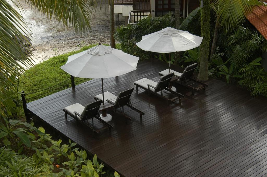 Avillion Port Dickson Hotel Exterior foto Composite wood deck