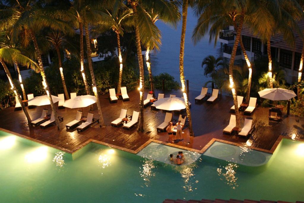 Avillion Port Dickson Hotel Exterior foto The pool at the resort